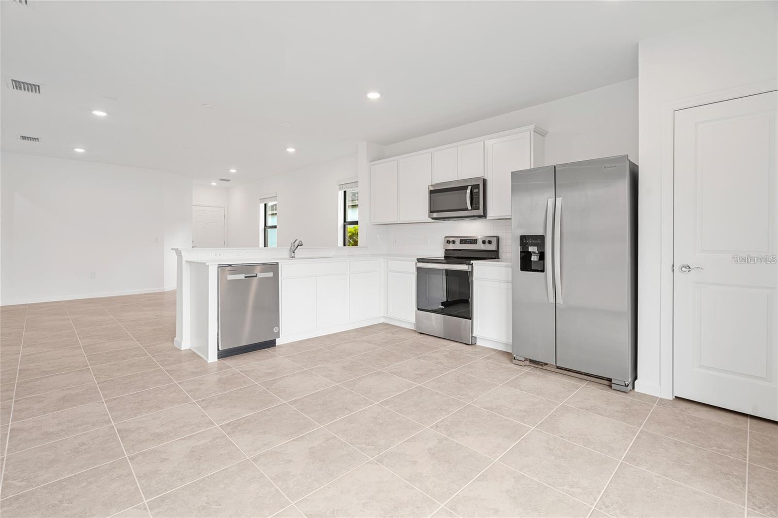 AVANTI/WATERSIDE - Residential Lease