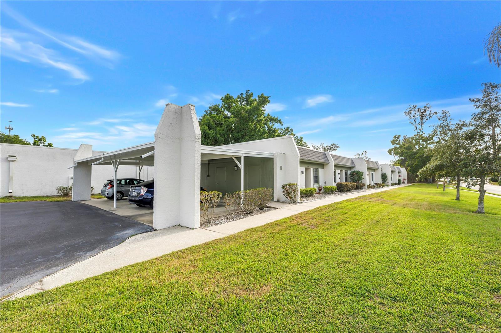 LAKES VILLAS CONDO I - Residential