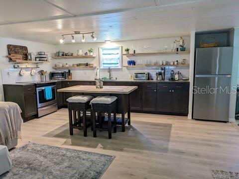 SUNNY SHORES TRAILER COMMUNITY - Residential Lease