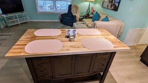 SUNNY SHORES TRAILER COMMUNITY - Residential Lease