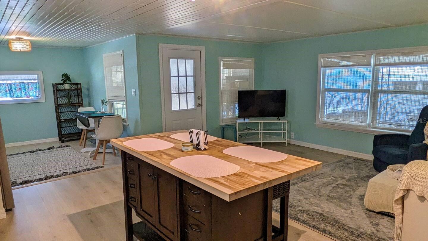 SUNNY SHORES TRAILER COMMUNITY - Residential Lease