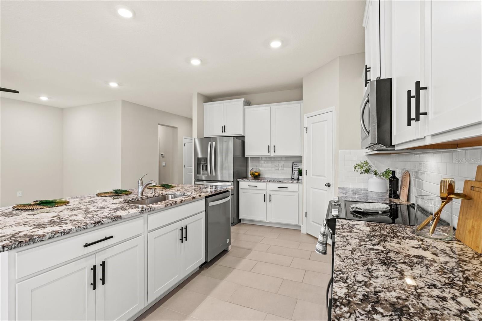 MANGROVE MANOR PH 1 - Residential