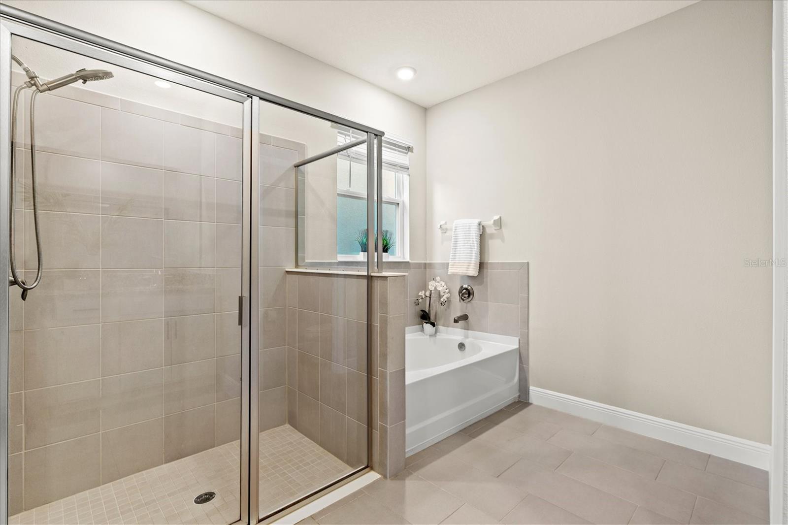 MANGROVE MANOR PH 1 - Residential