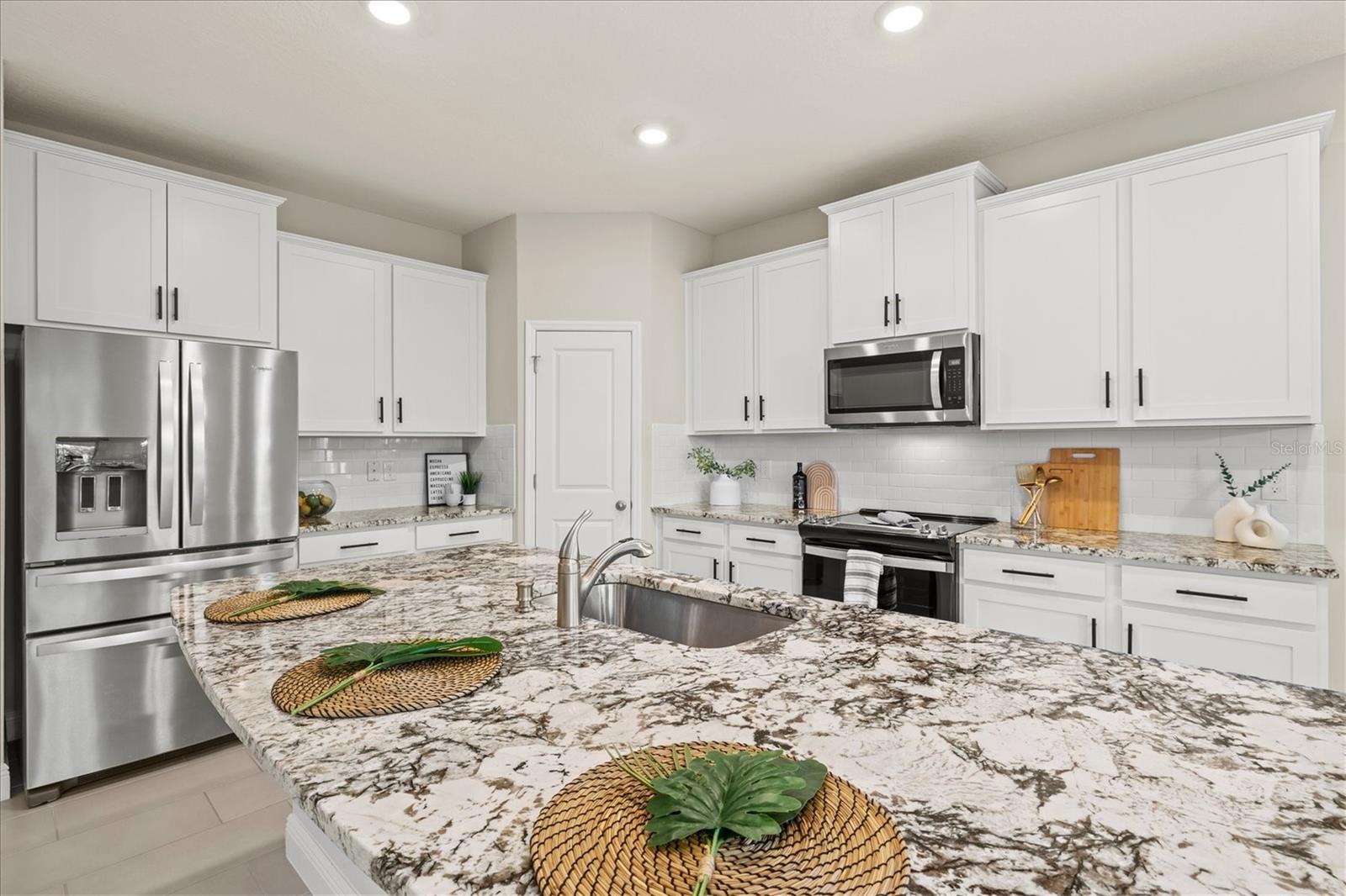 MANGROVE MANOR PH 1 - Residential