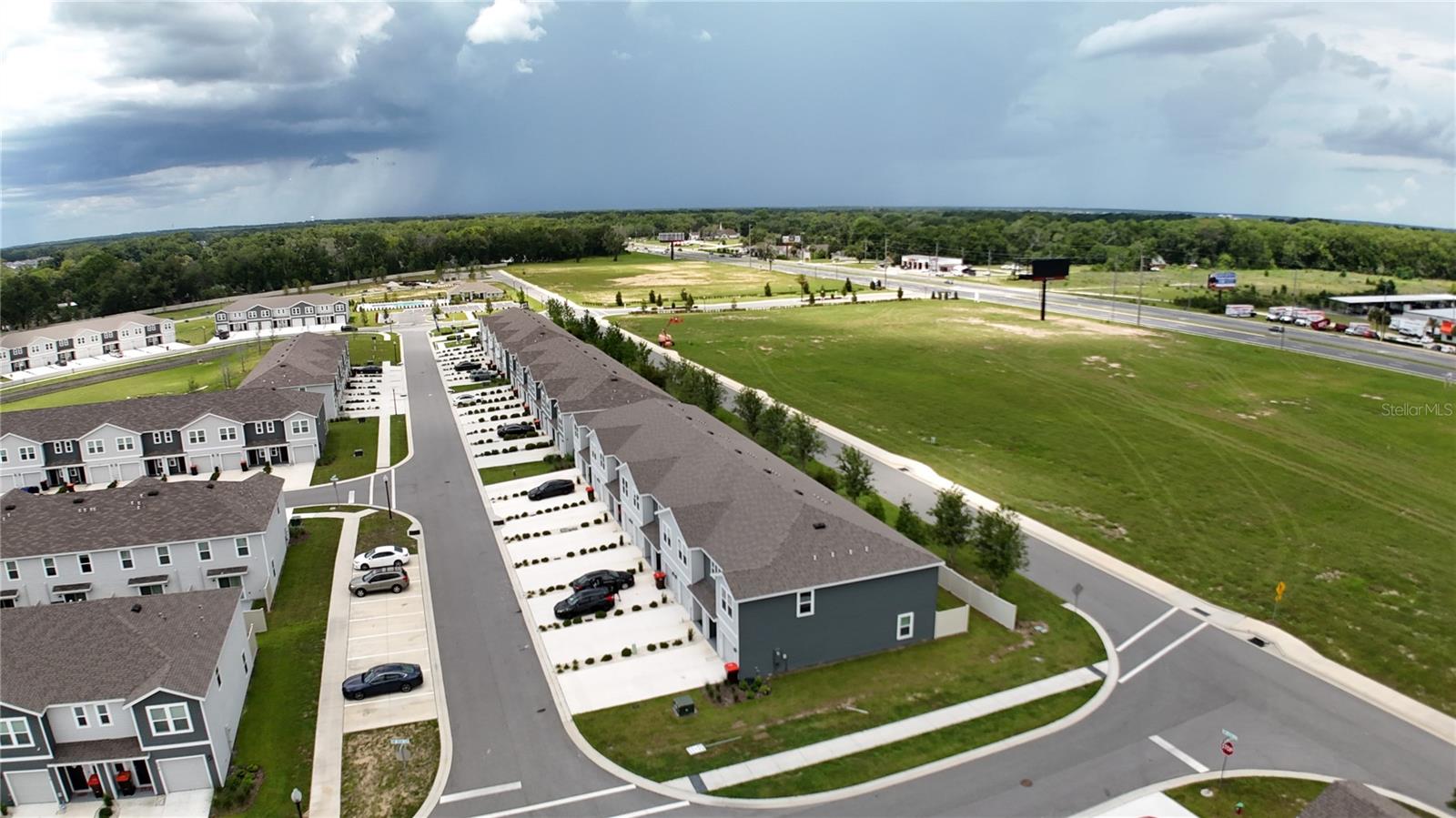 THE TOWNS AT LAUREL COMMONS - Residential