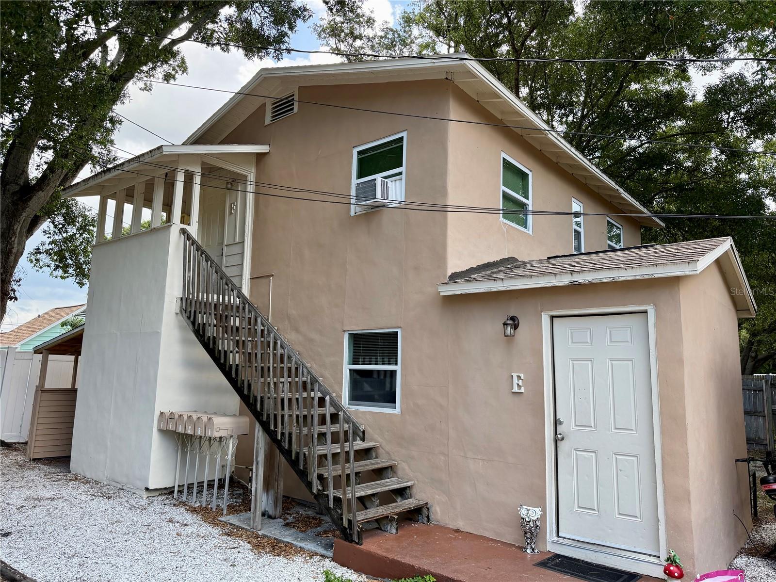 Welcome to beautiful Largo! This newly renovated 2 bedroom 1 bath apartment has been renovated from head to toe! New kitchen, new paint, new appliances, window treatments and much more! Small apartment community of 6 units. Very quiet area of Largo. Quick 10 minute trip to the world famous Gulf beaches and 5 minutes to downtown Largo. Water is $50 a month and included in the rent. Deposit is one months rent