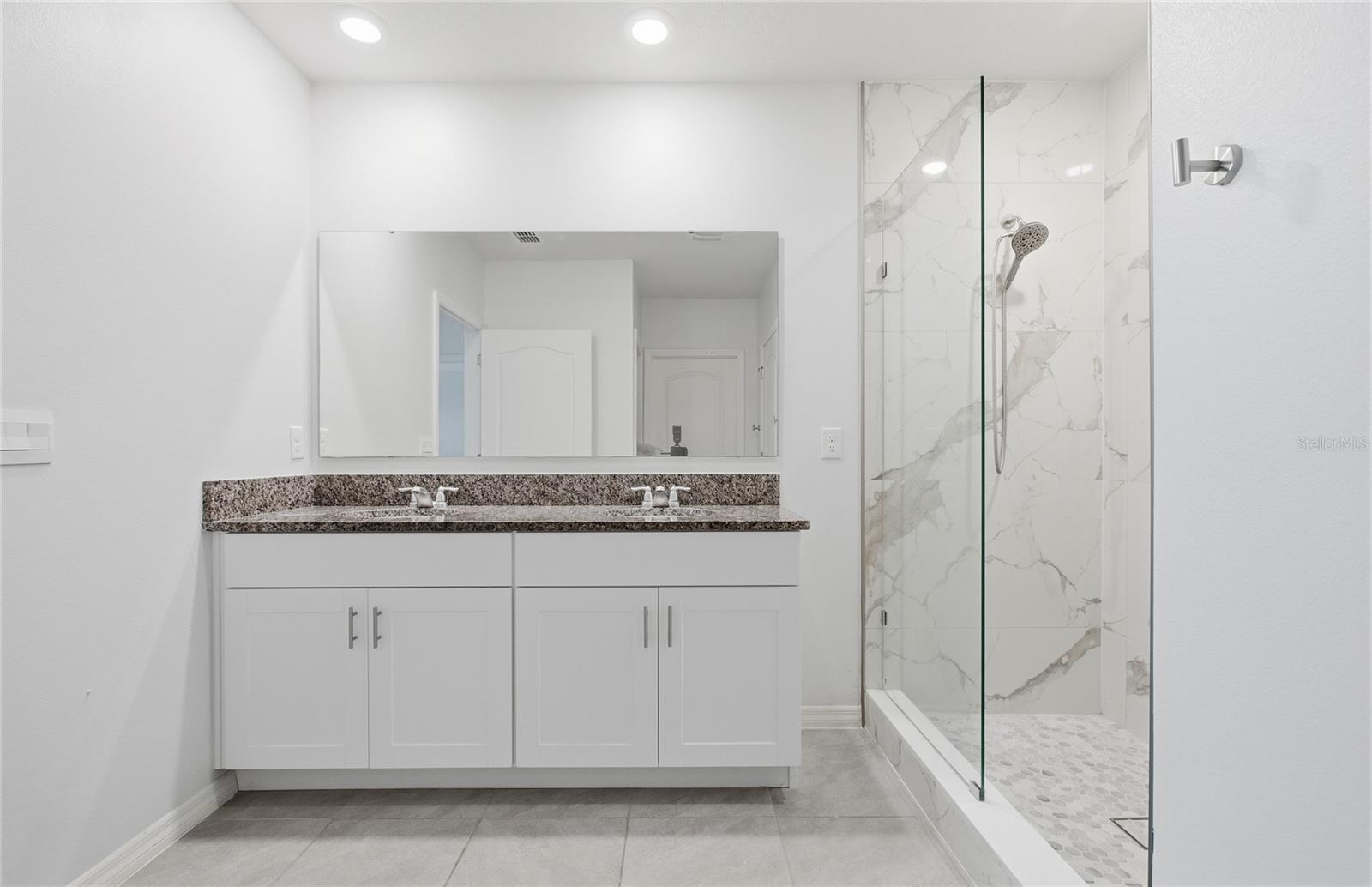 VICTORIA OAKS PH B - Residential