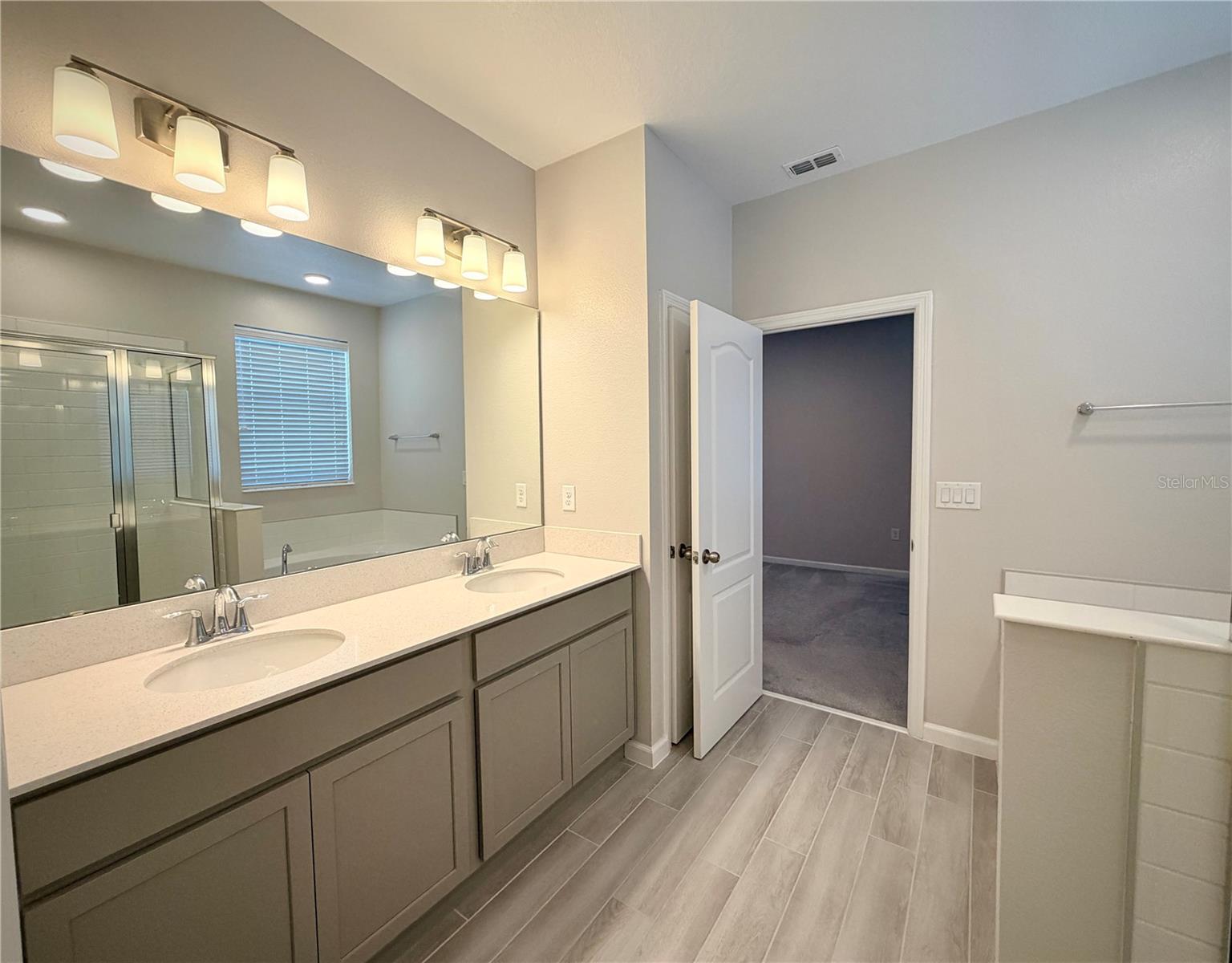 TOWNS AT TUSKAWILLA COMMONS - Residential Lease
