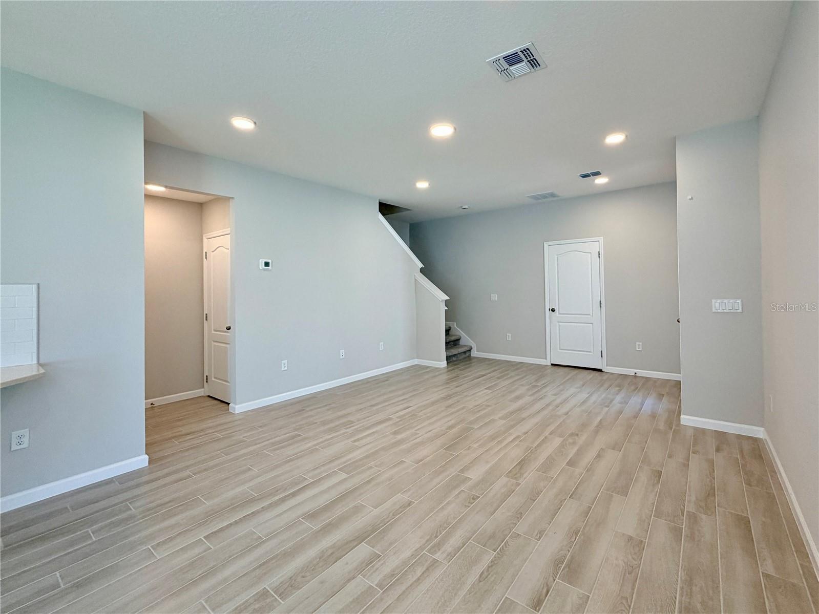 TOWNS AT TUSKAWILLA COMMONS - Residential Lease