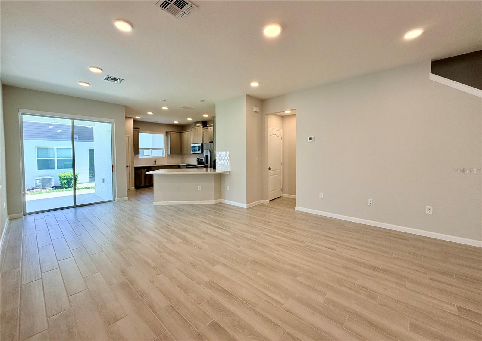 TOWNS AT TUSKAWILLA COMMONS - Residential Lease