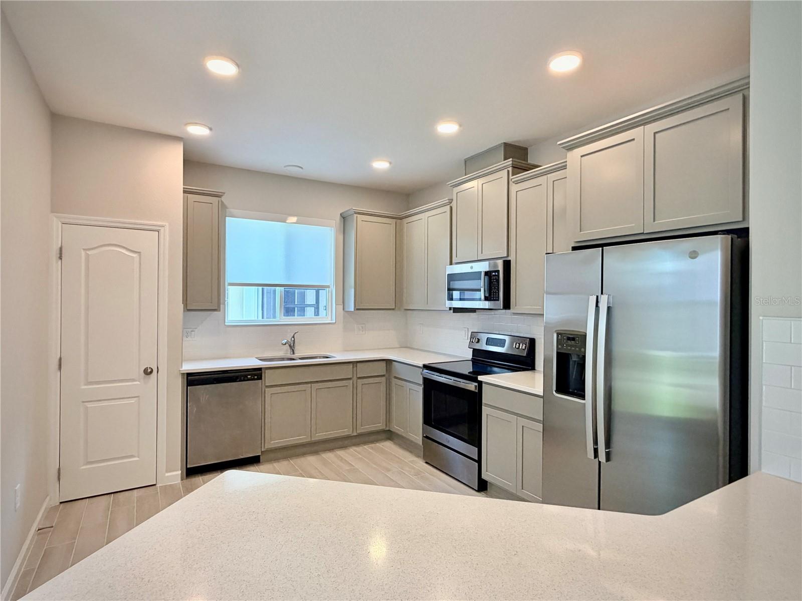 TOWNS AT TUSKAWILLA COMMONS - Residential Lease