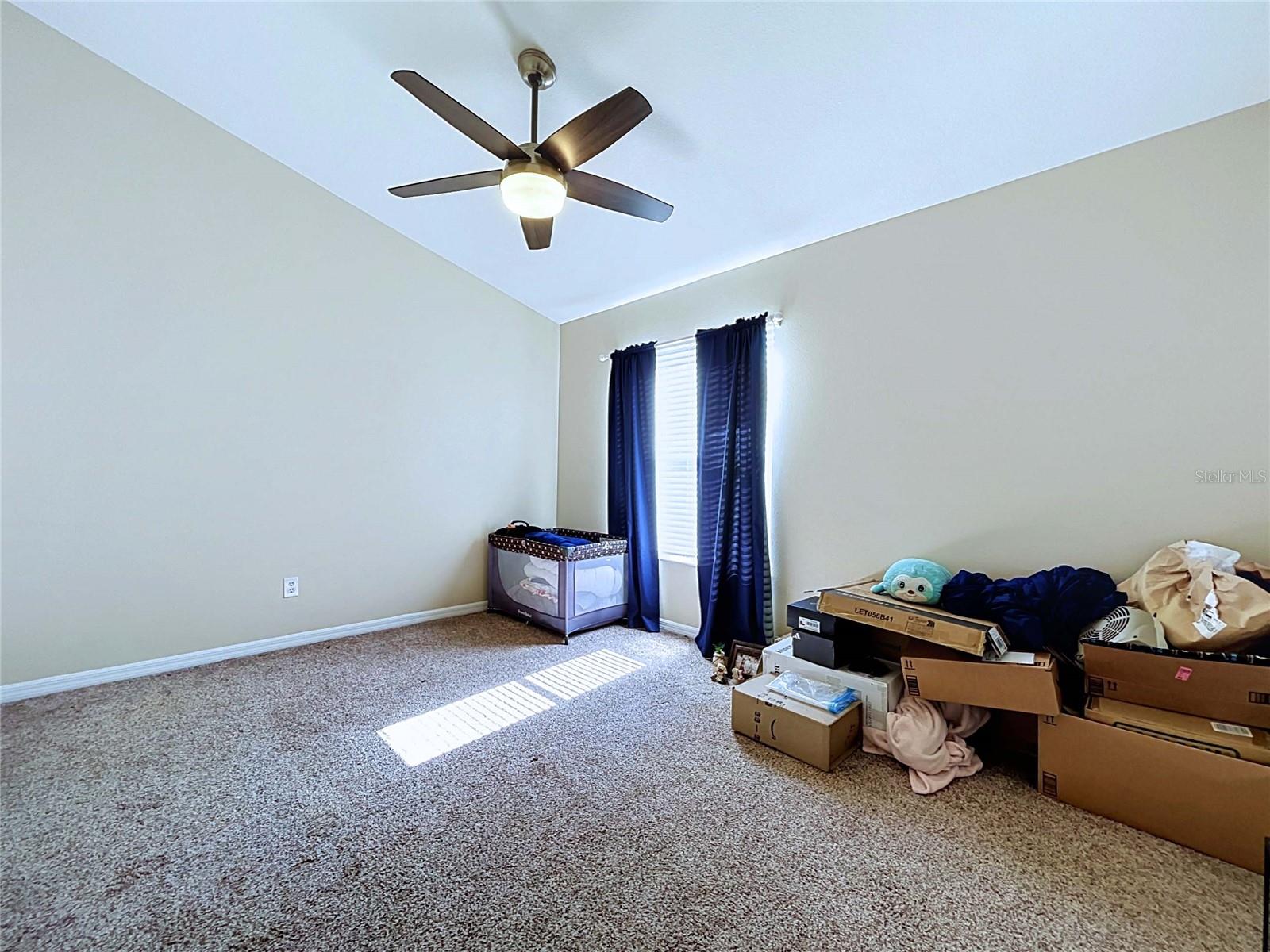 COUNTRY CHASE - Residential
