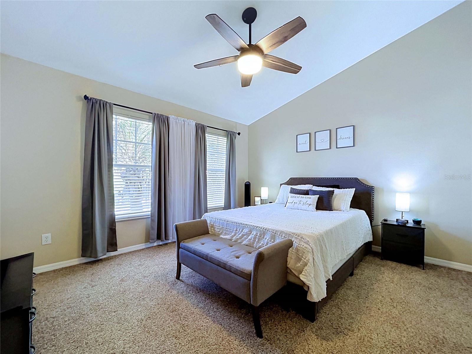 COUNTRY CHASE - Residential