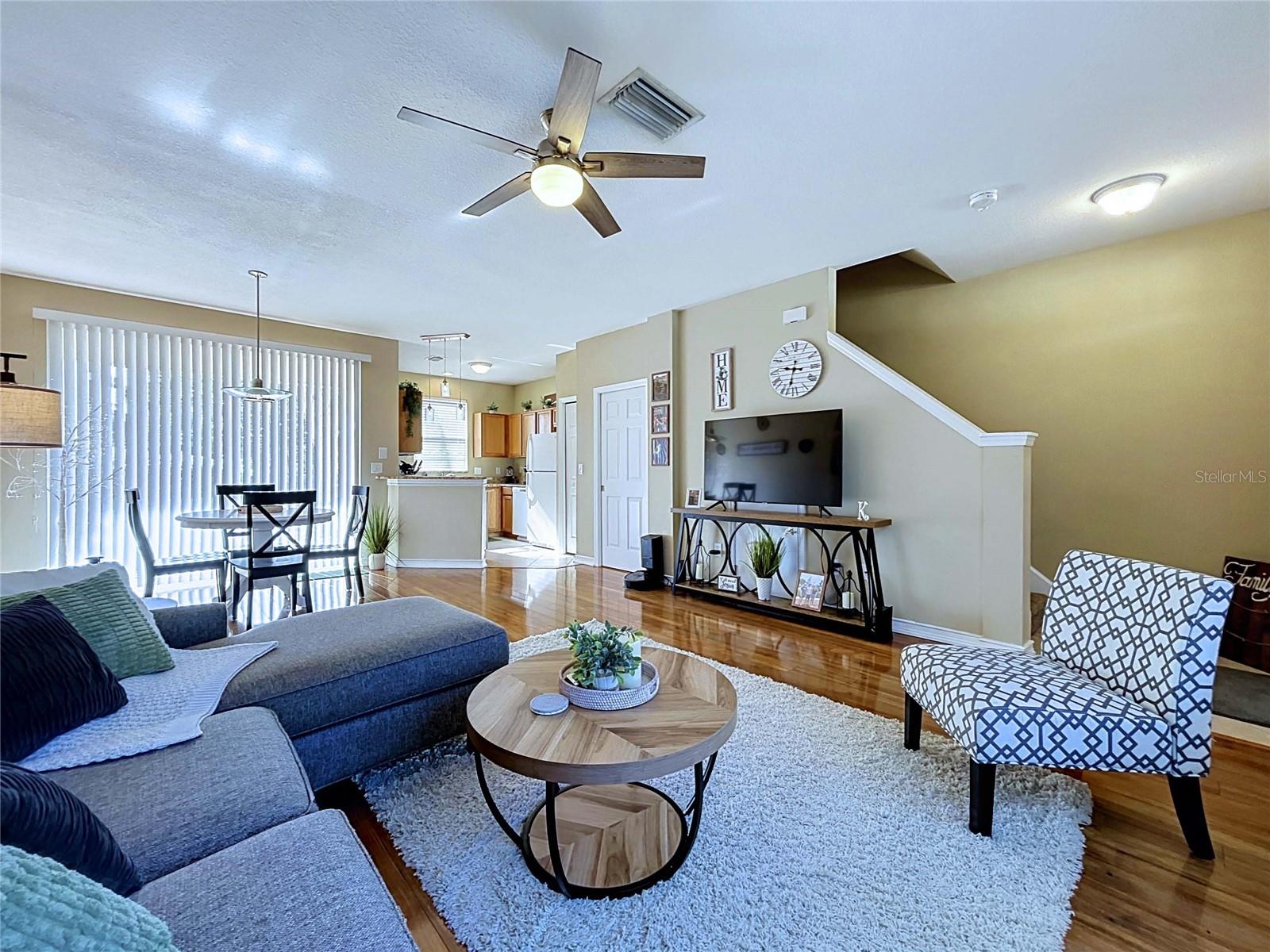 COUNTRY CHASE - Residential