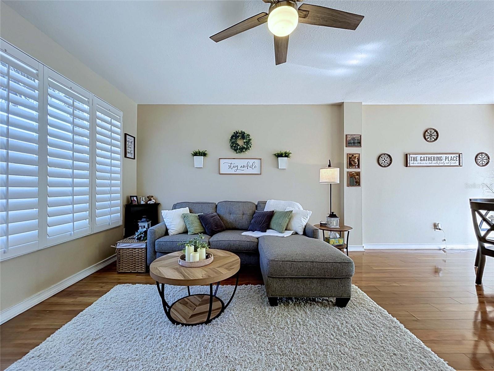 COUNTRY CHASE - Residential