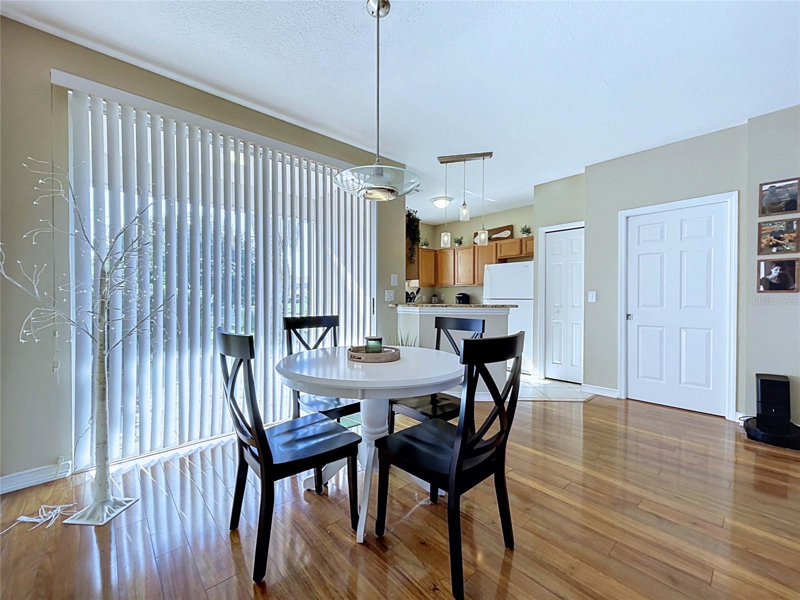 COUNTRY CHASE - Residential
