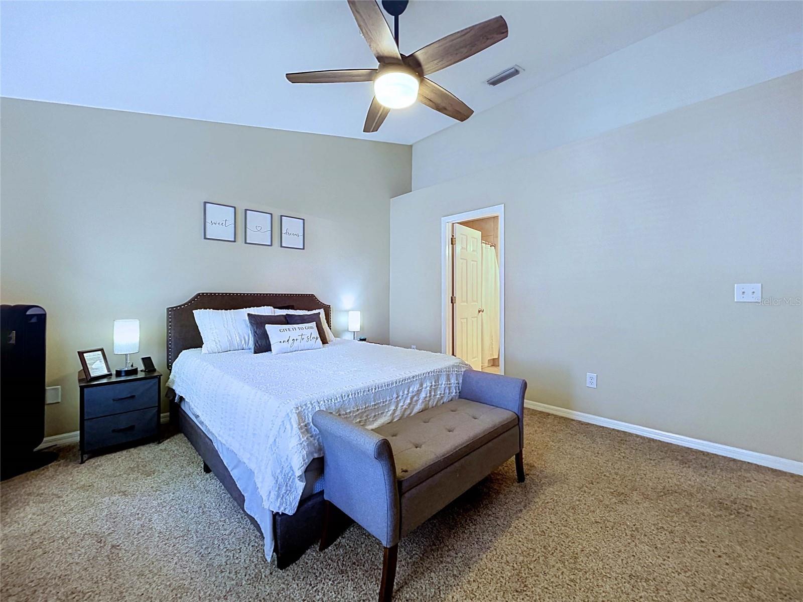 COUNTRY CHASE - Residential