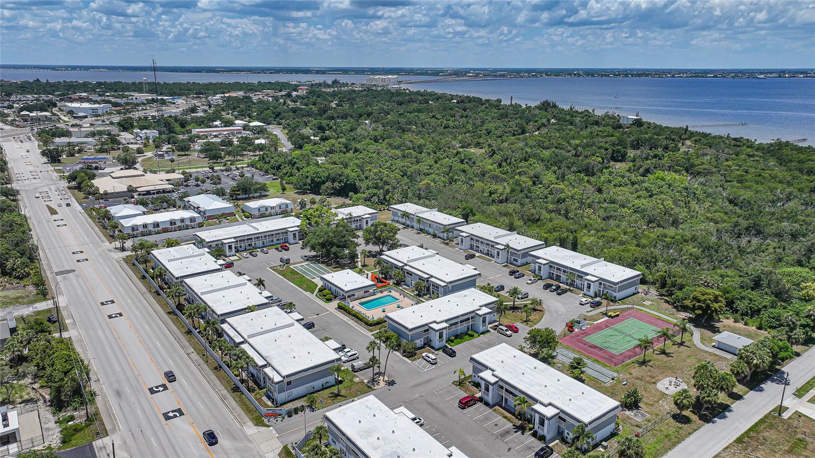 EDGEWATER VILLAGE BLDG H - Residential