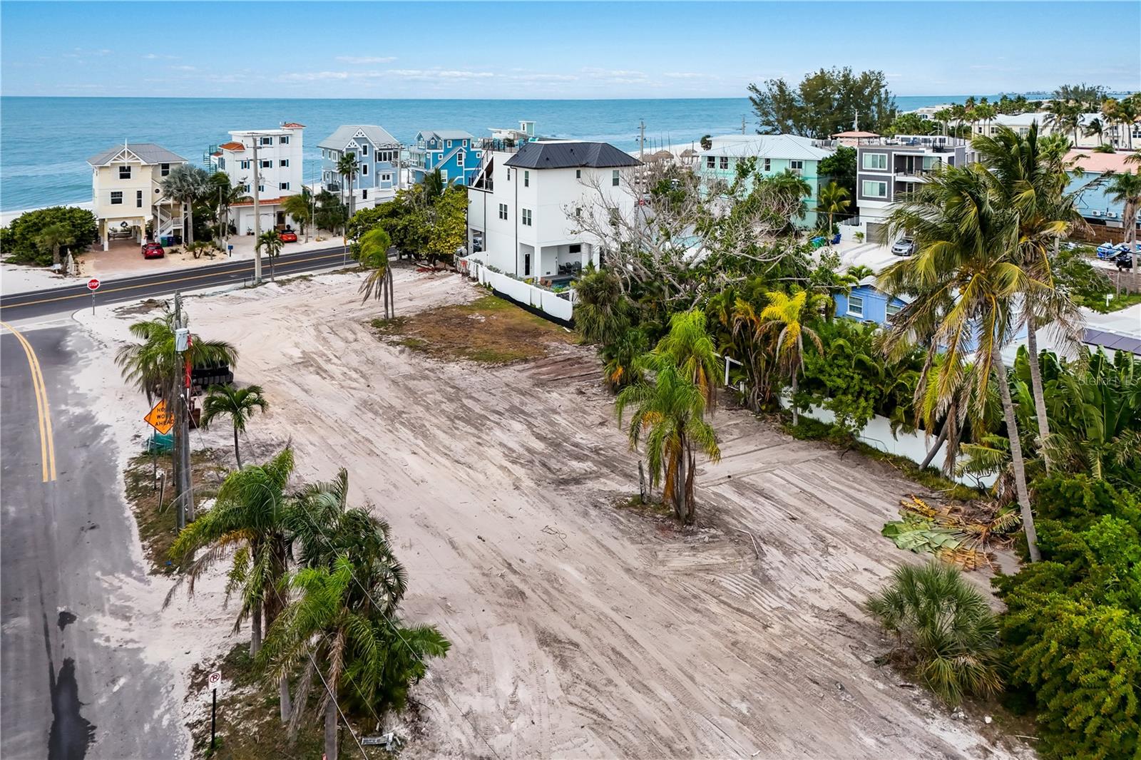 BAY MANOR - Land
