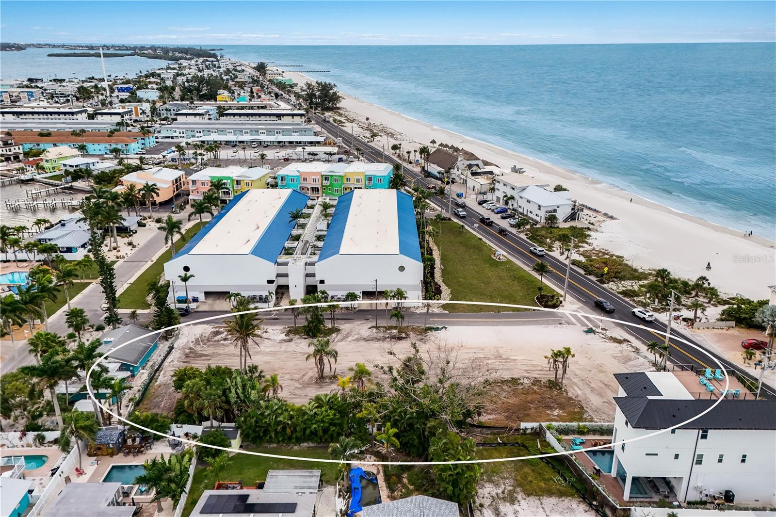 BAY MANOR - Land