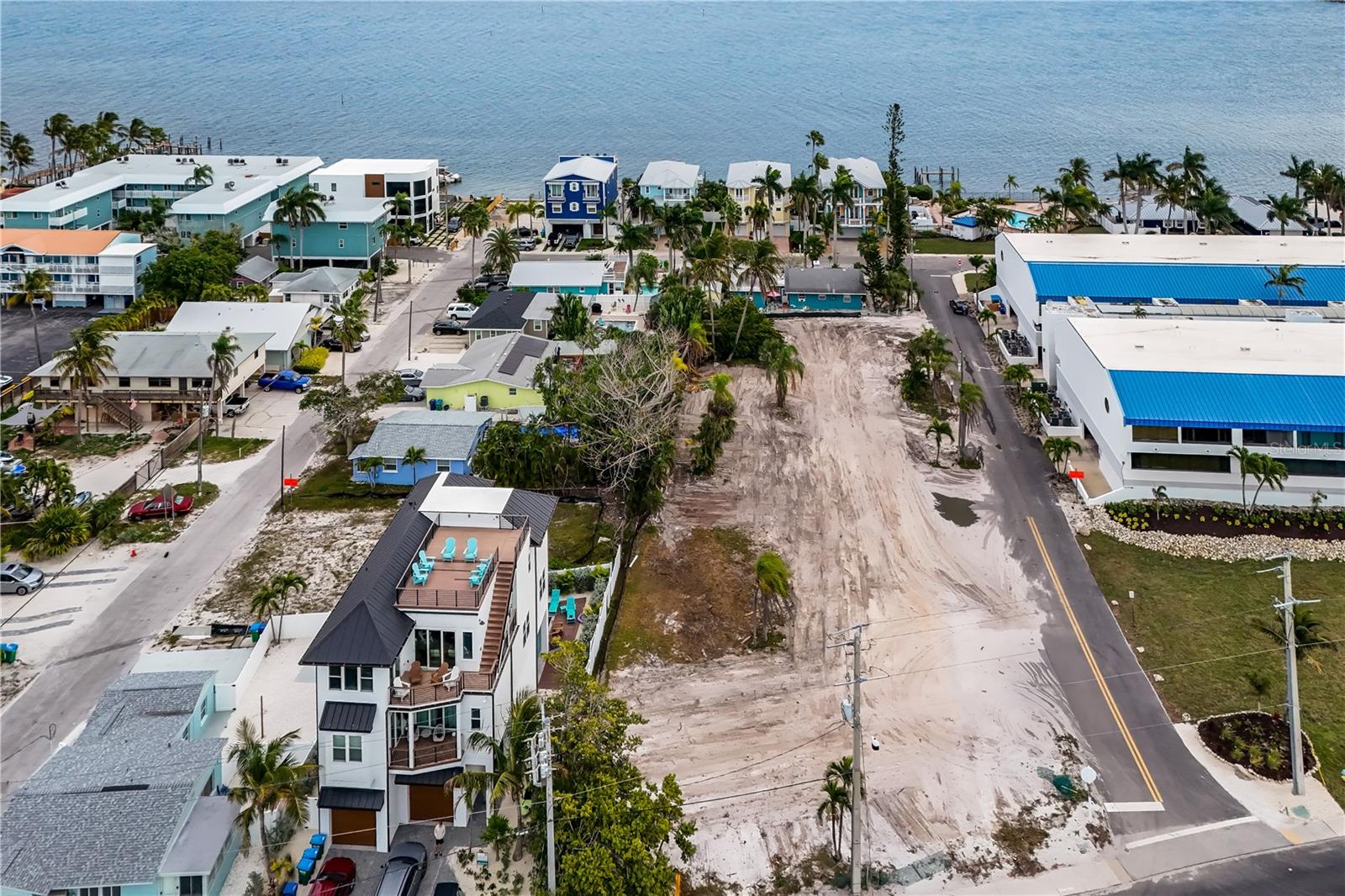 BAY MANOR - Land