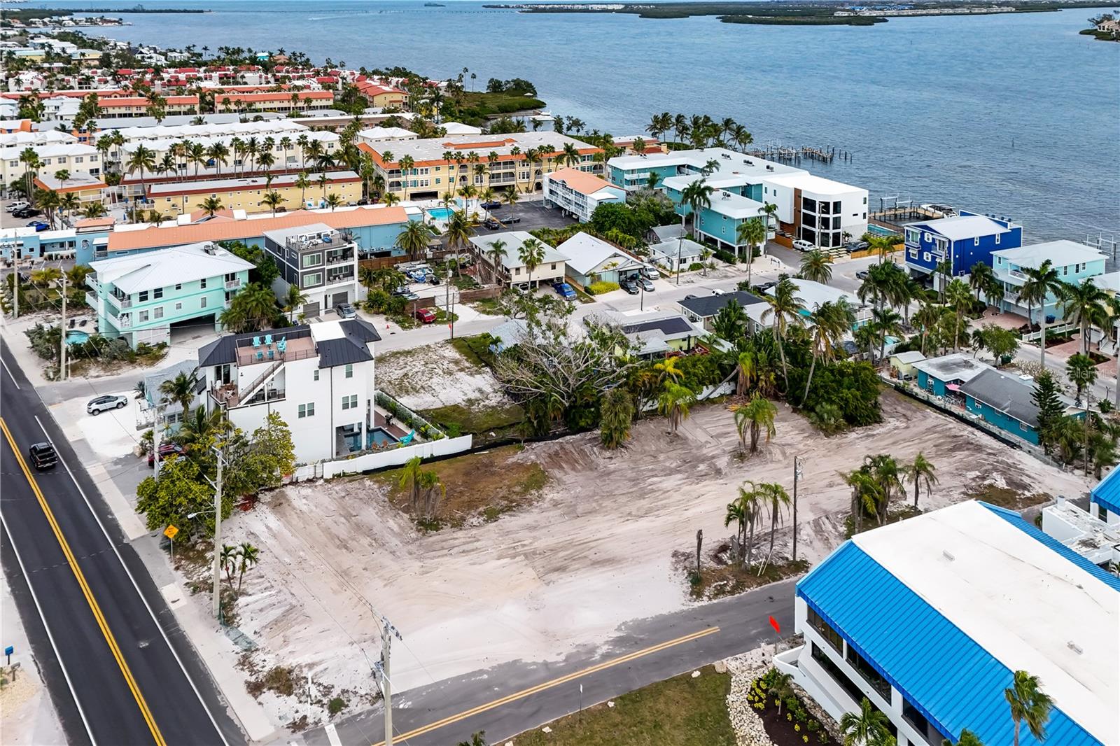 BAY MANOR - Land