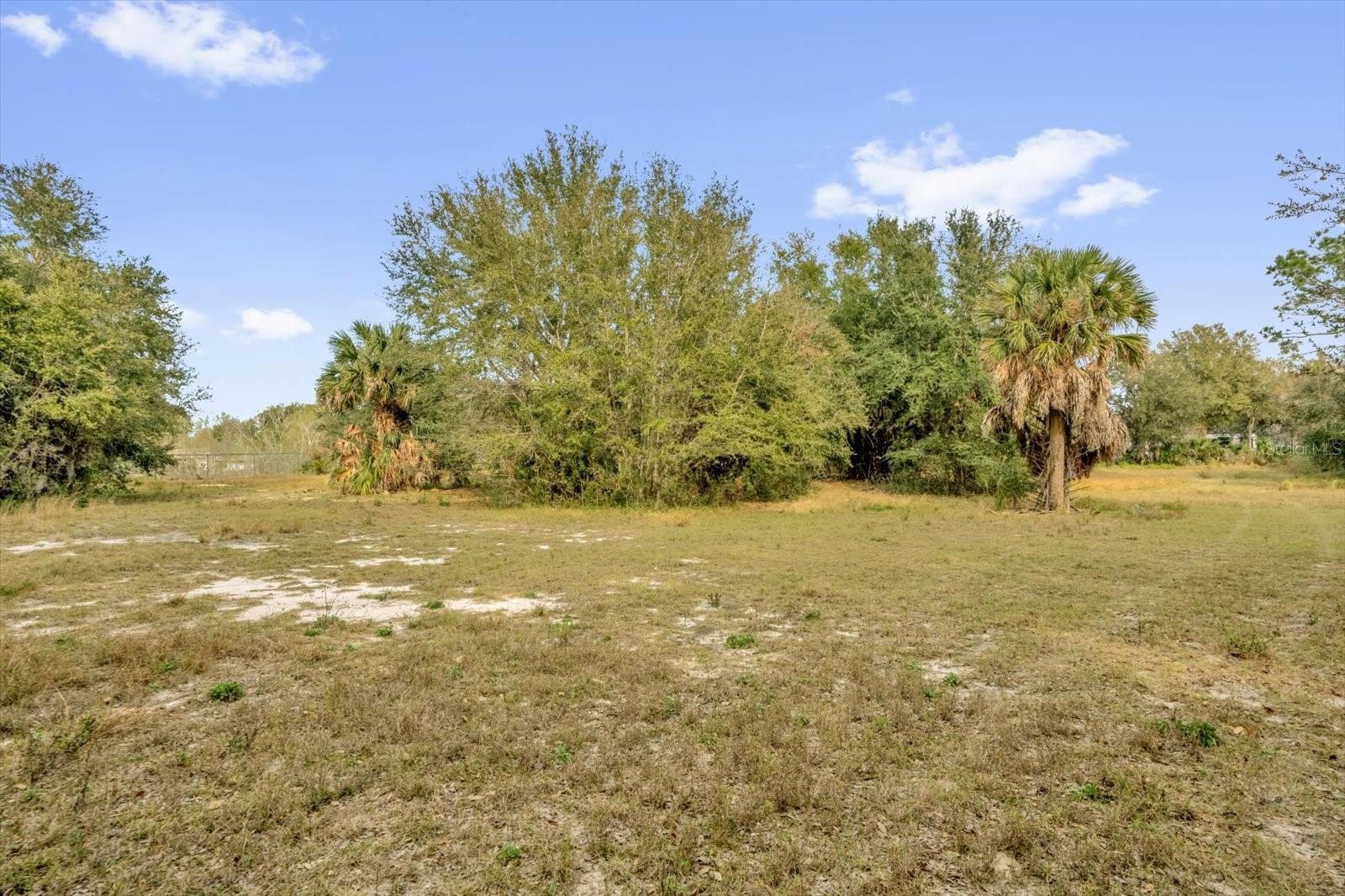 EUSTIS 44 GABLES - Land