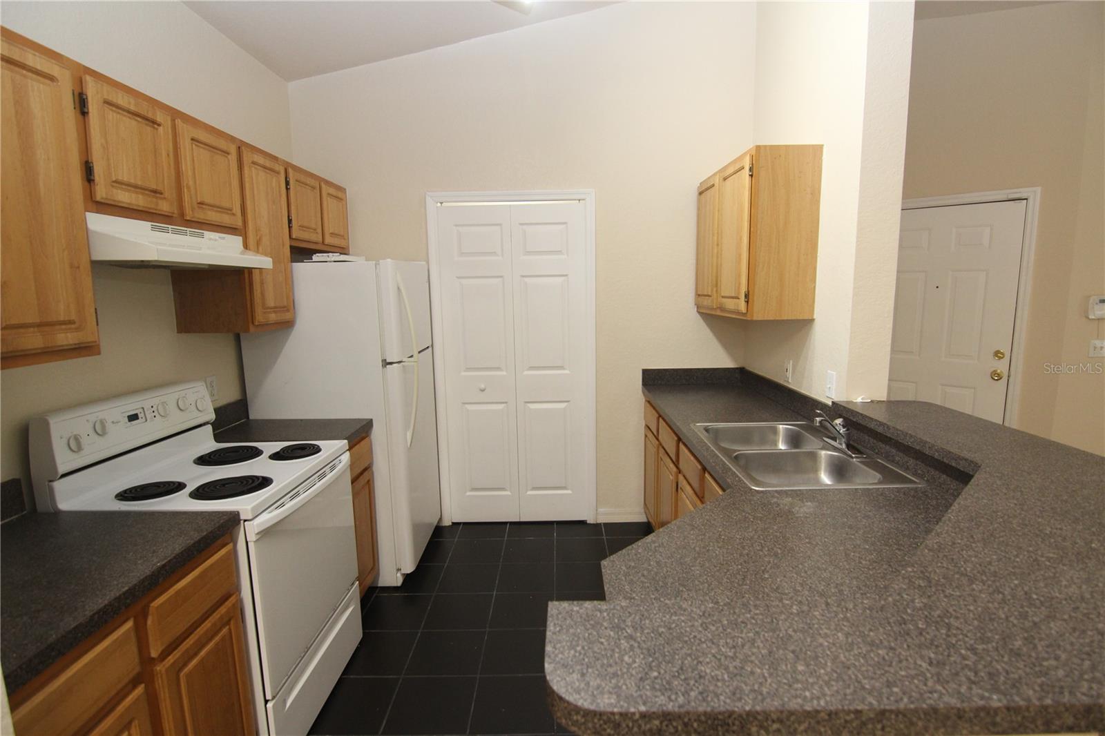 FOUNTAINS/METRO WEST - Residential Lease