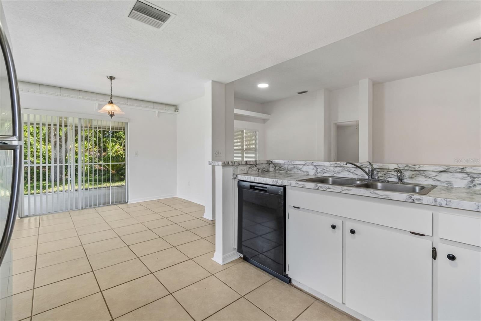 MEADOW POINTE - Residential Lease