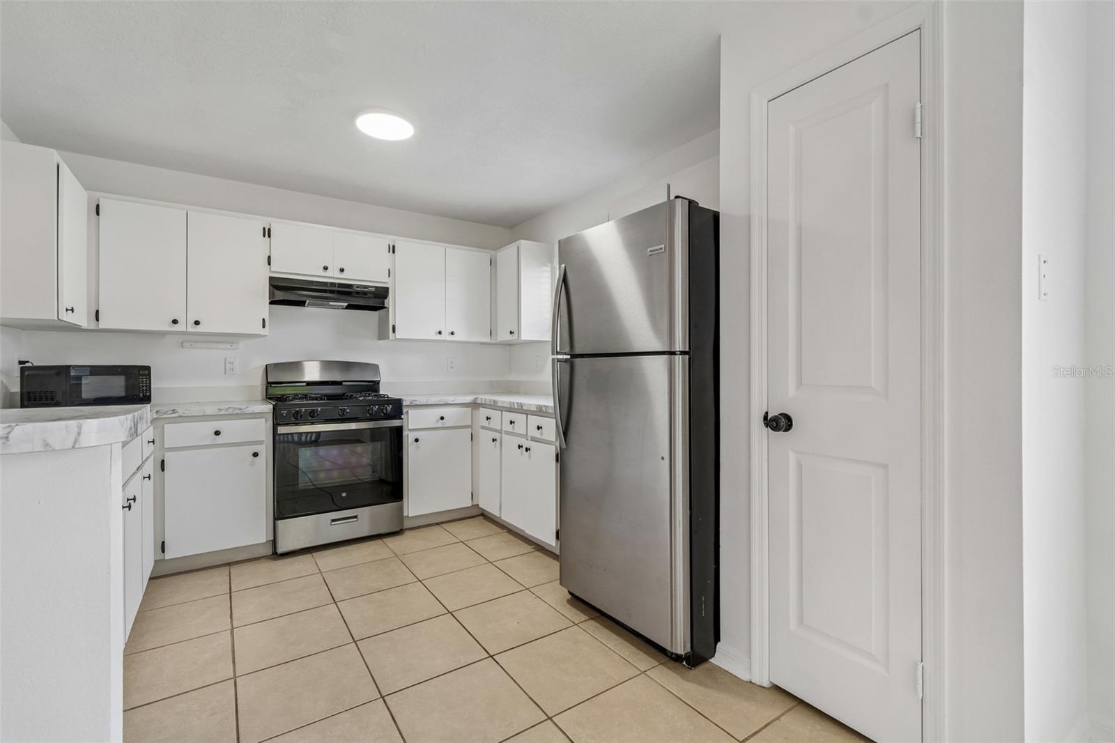 MEADOW POINTE - Residential Lease