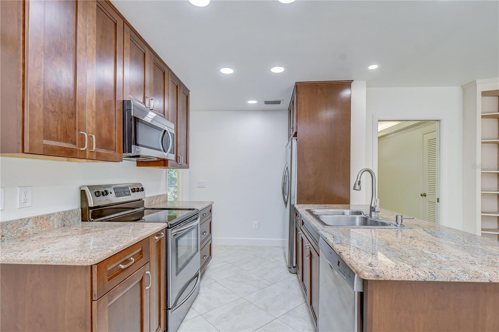 CARROLLWOOD SUB UN 27 - Residential