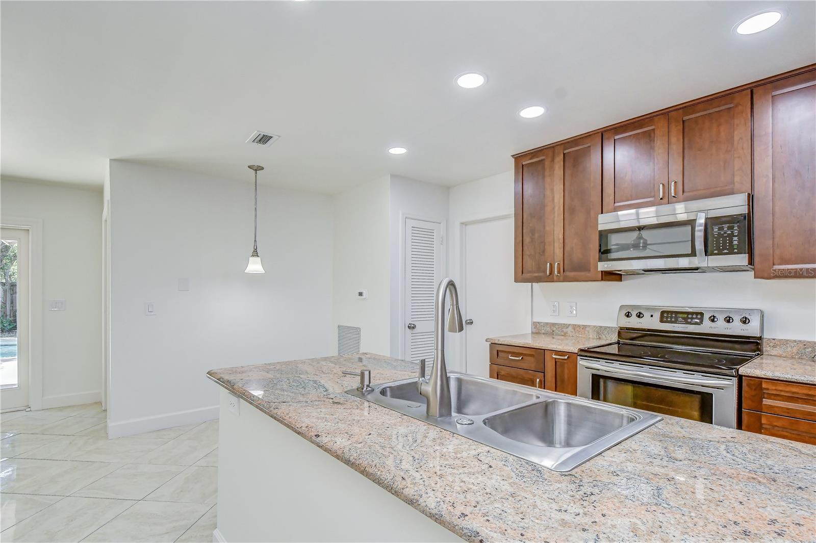 CARROLLWOOD SUB UN 27 - Residential