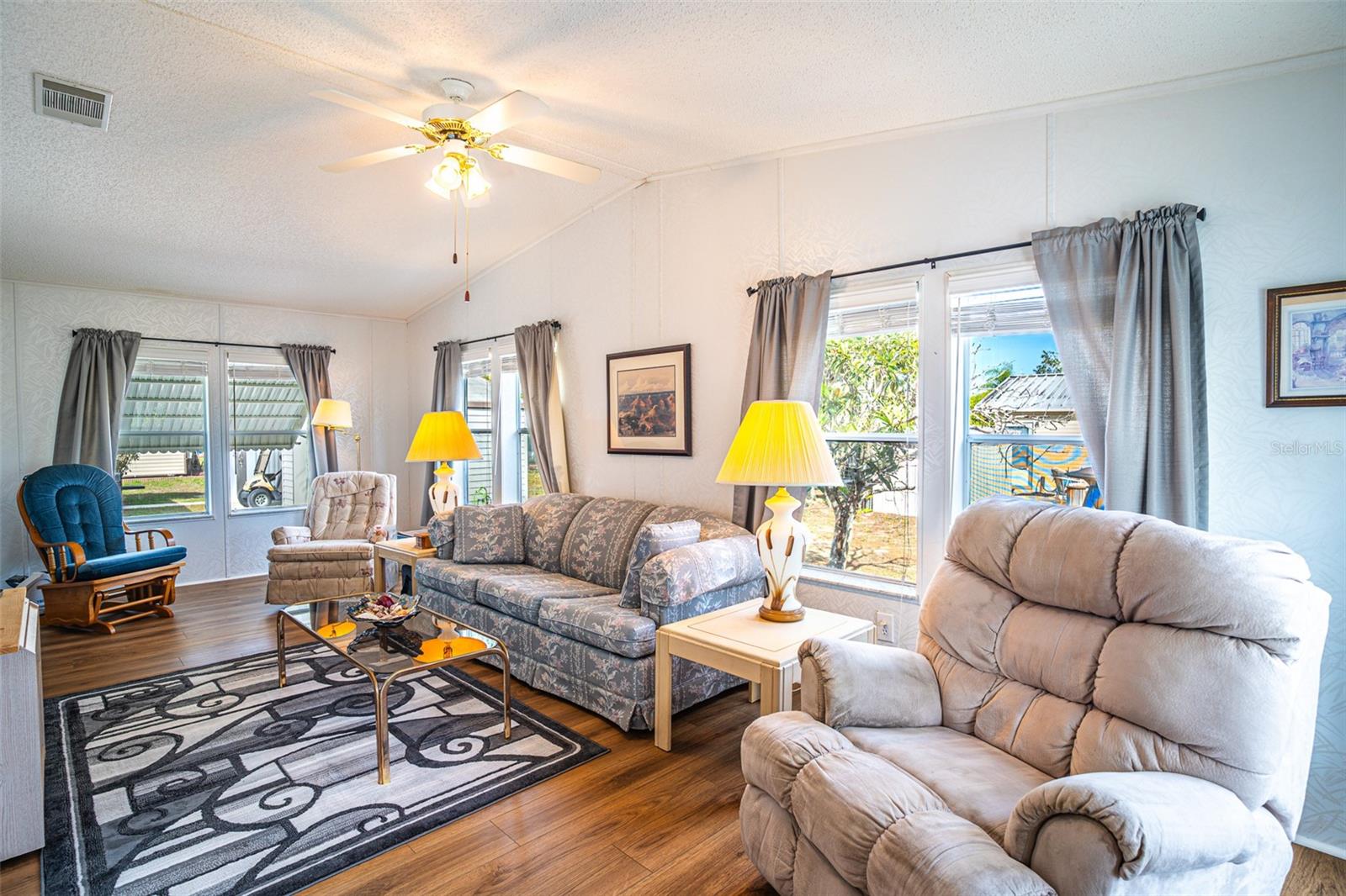 SADDLEBAG LAKE - Residential