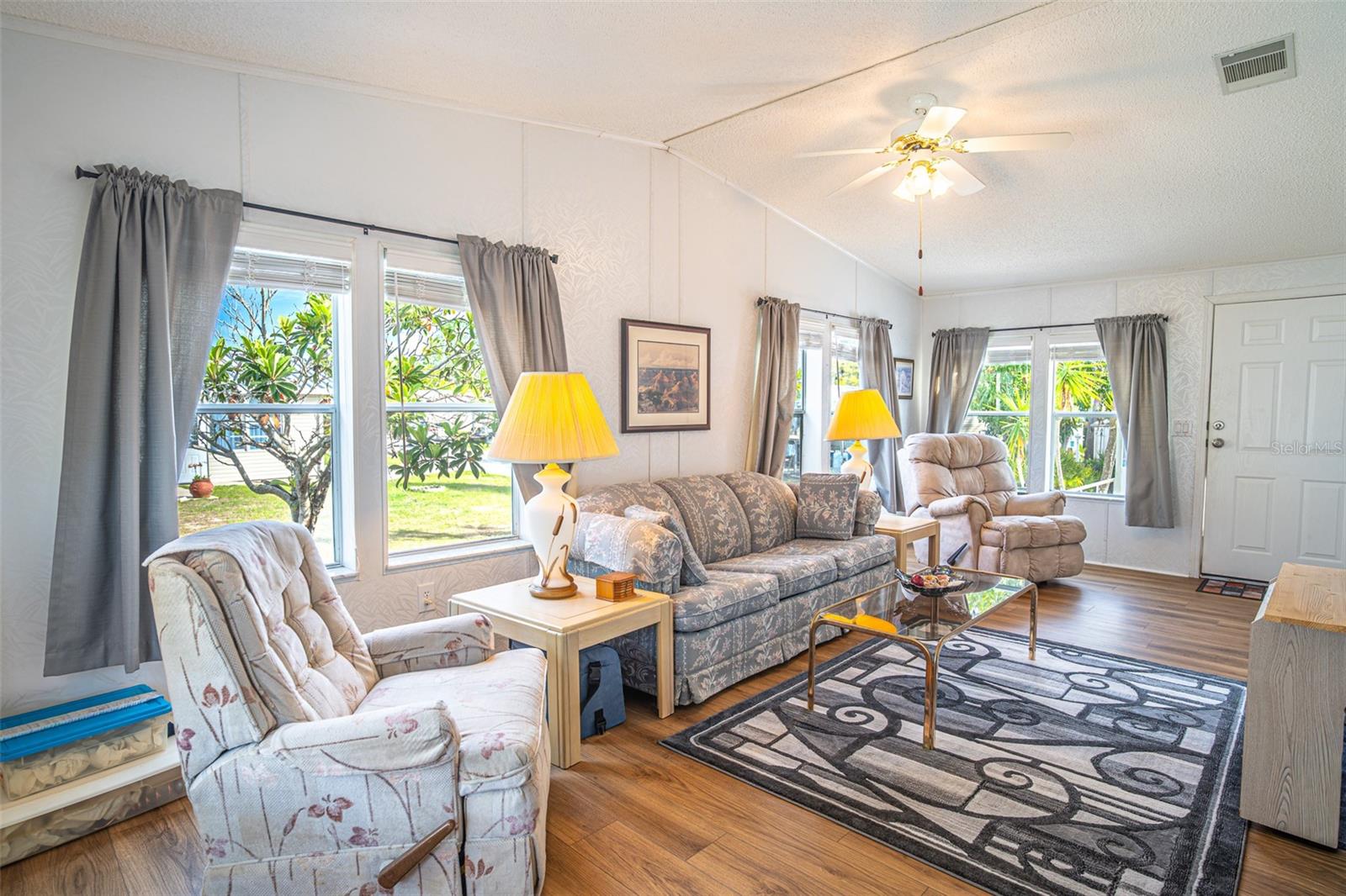 SADDLEBAG LAKE - Residential