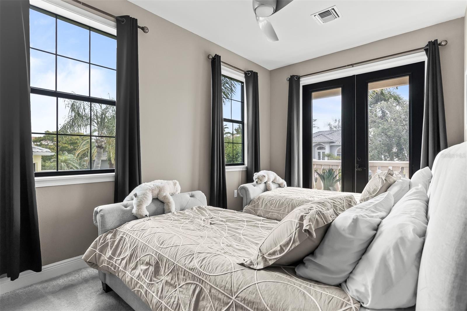 BAY ISLES - Residential
