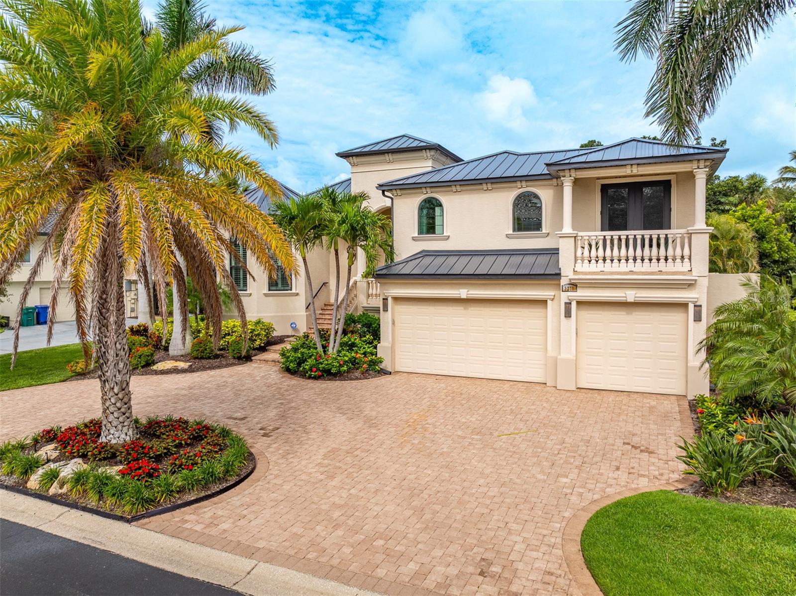 BAY ISLES - Residential