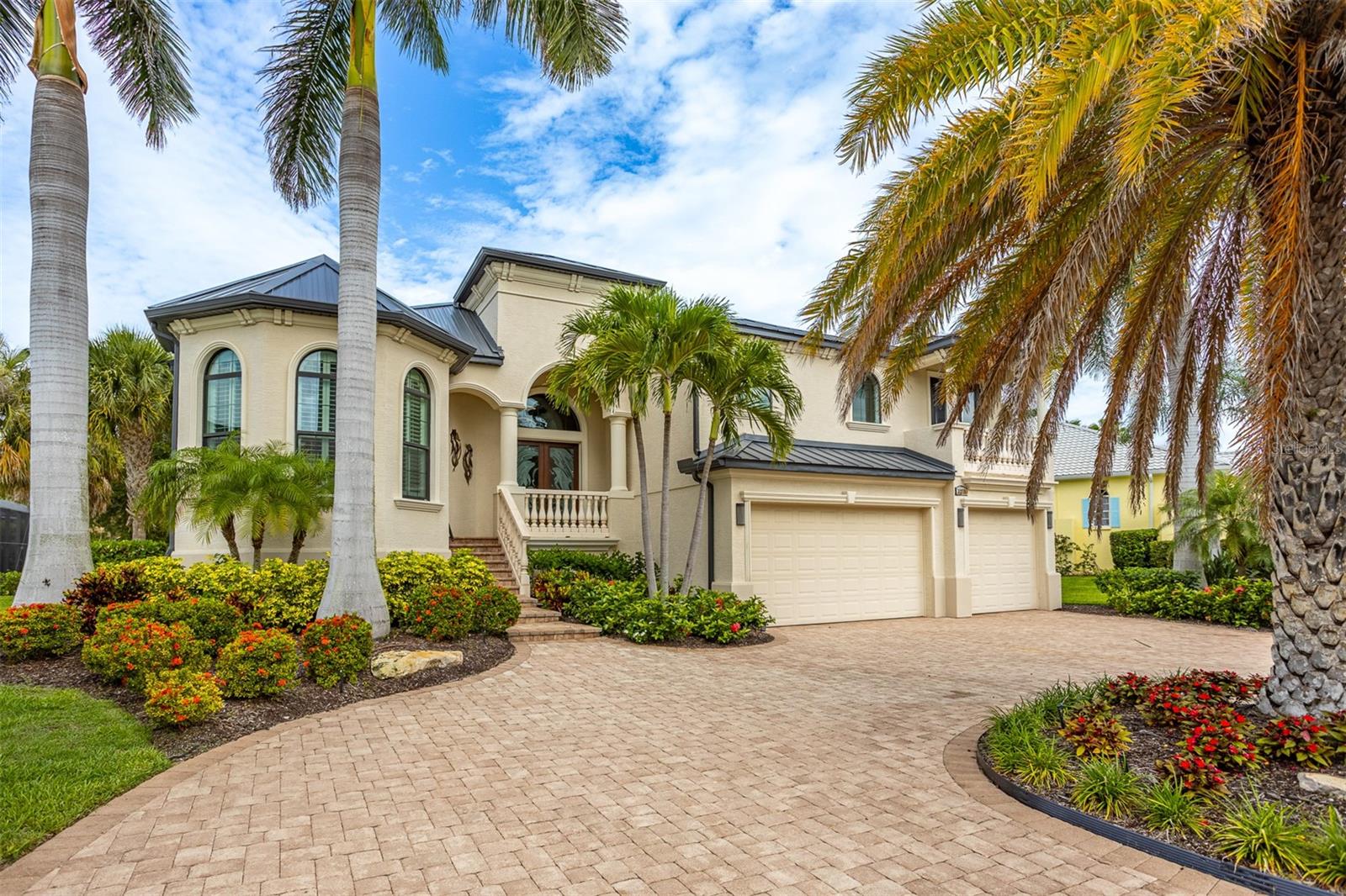 BAY ISLES - Residential