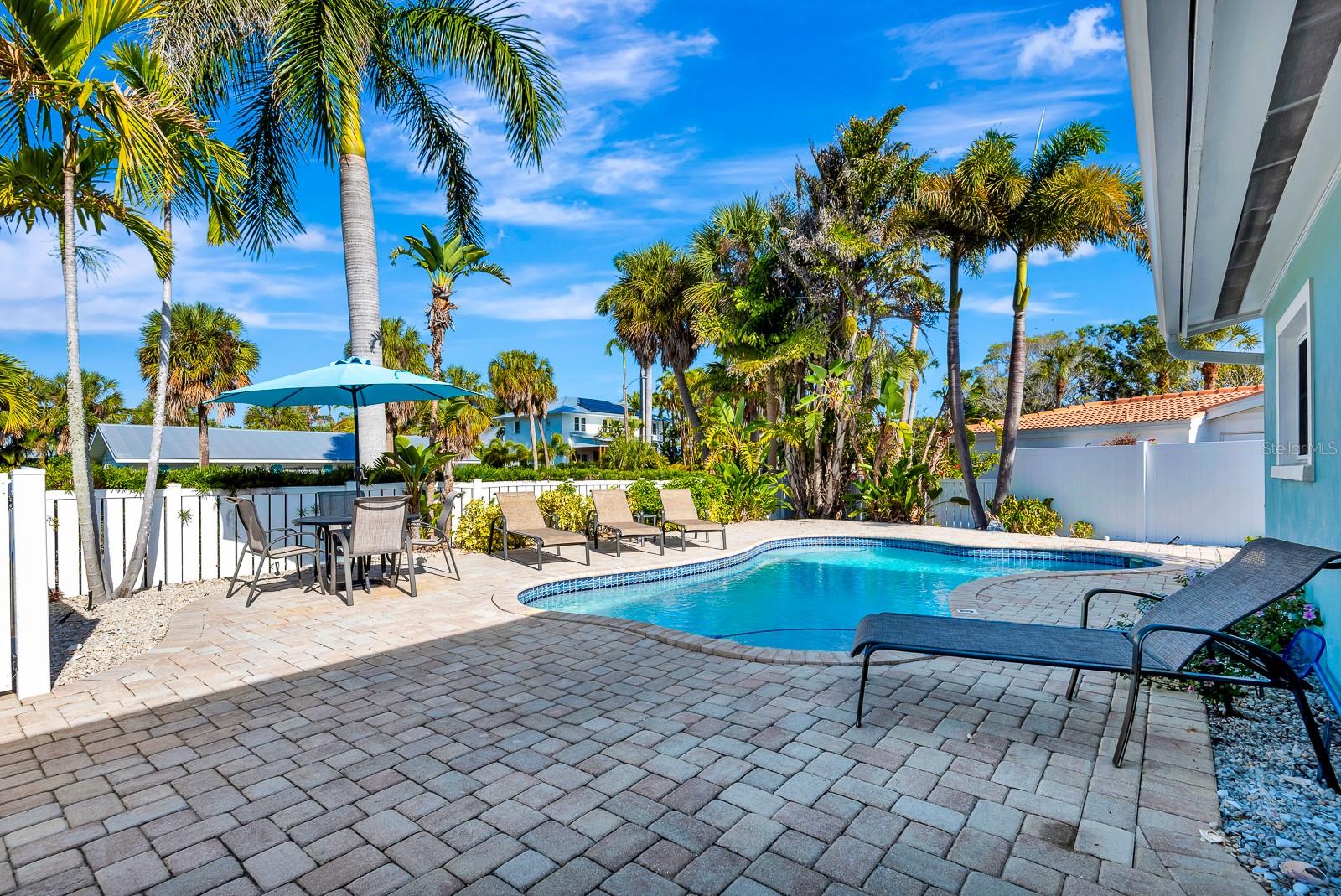 BLUE WAVE VILLA - Residential