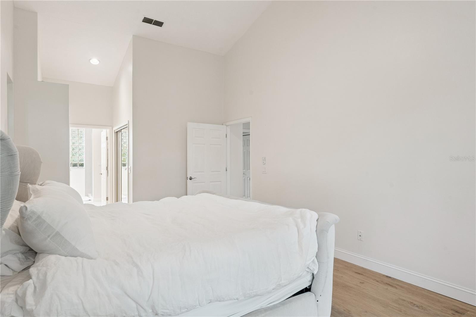 UNIVERSITY ESTATES - Residential