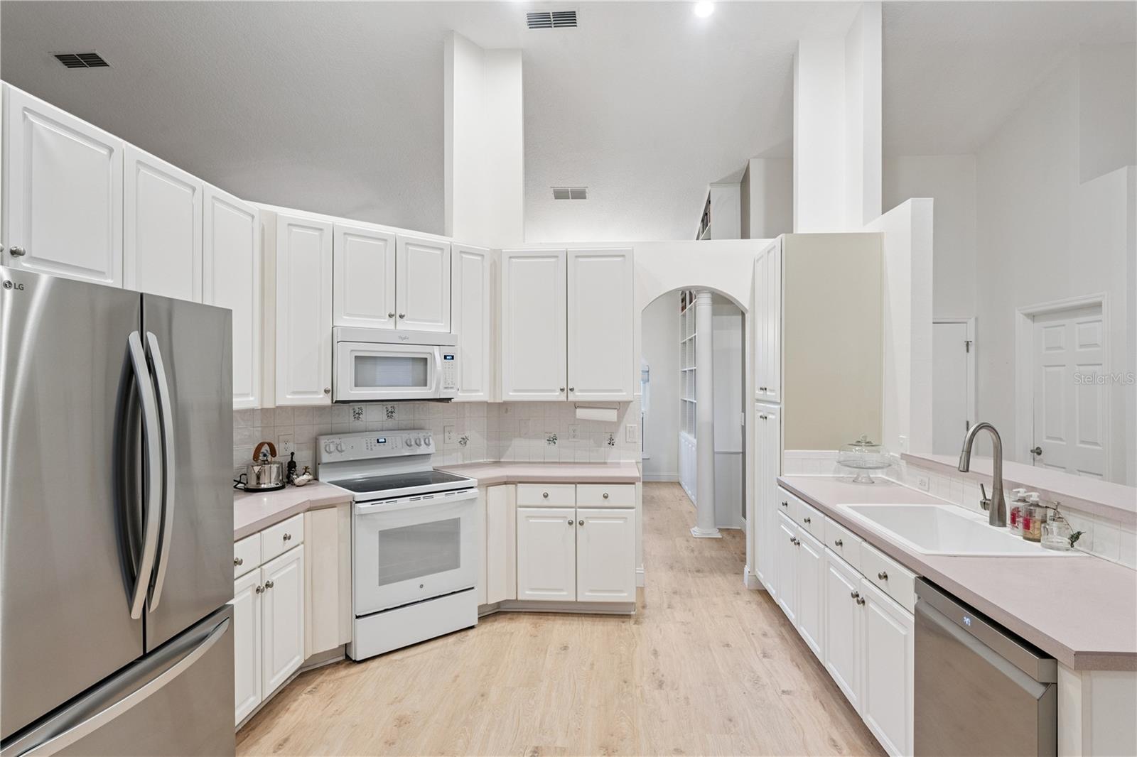 UNIVERSITY ESTATES - Residential