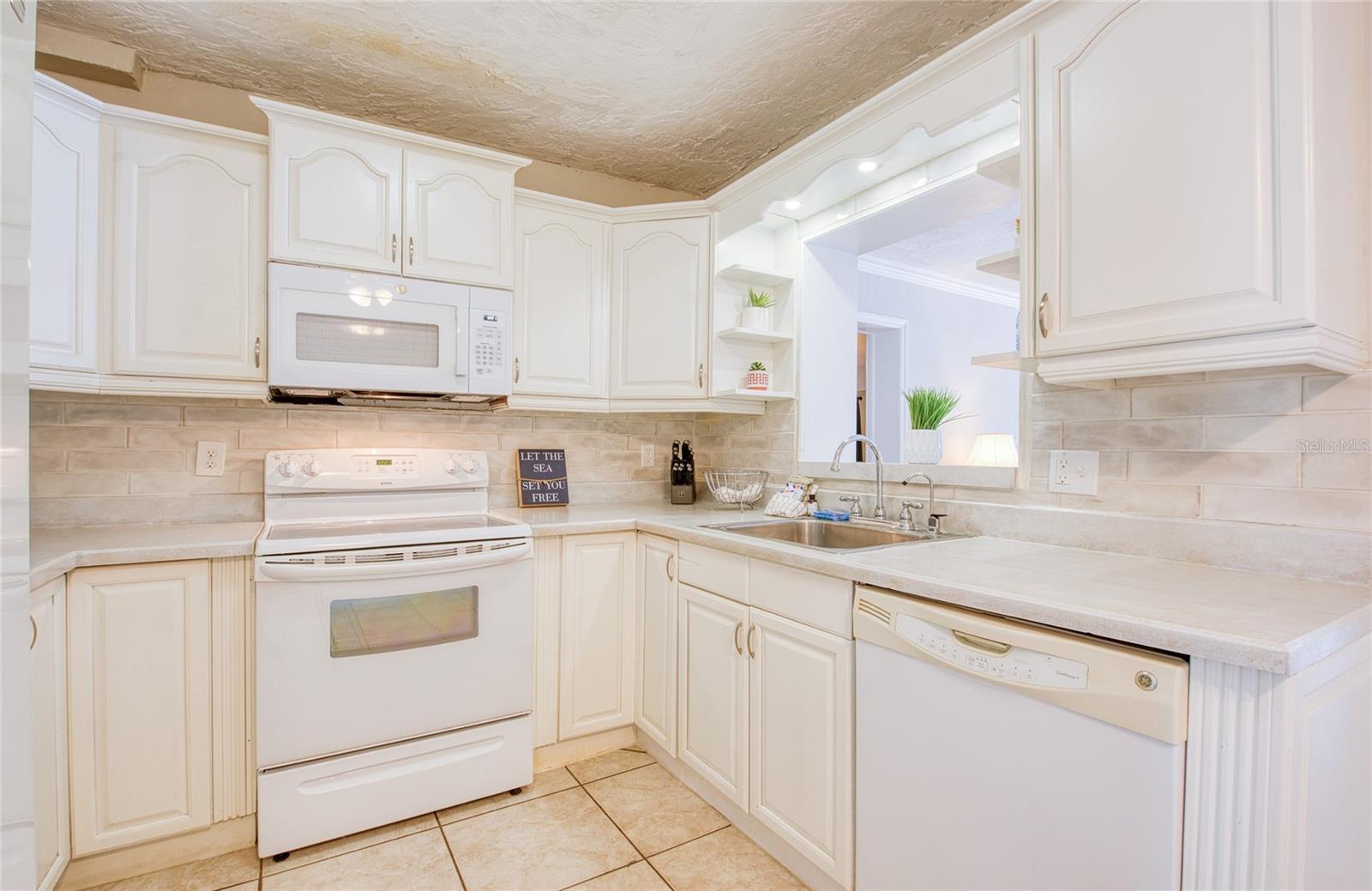 BAY PINES ESTATES - Residential Lease