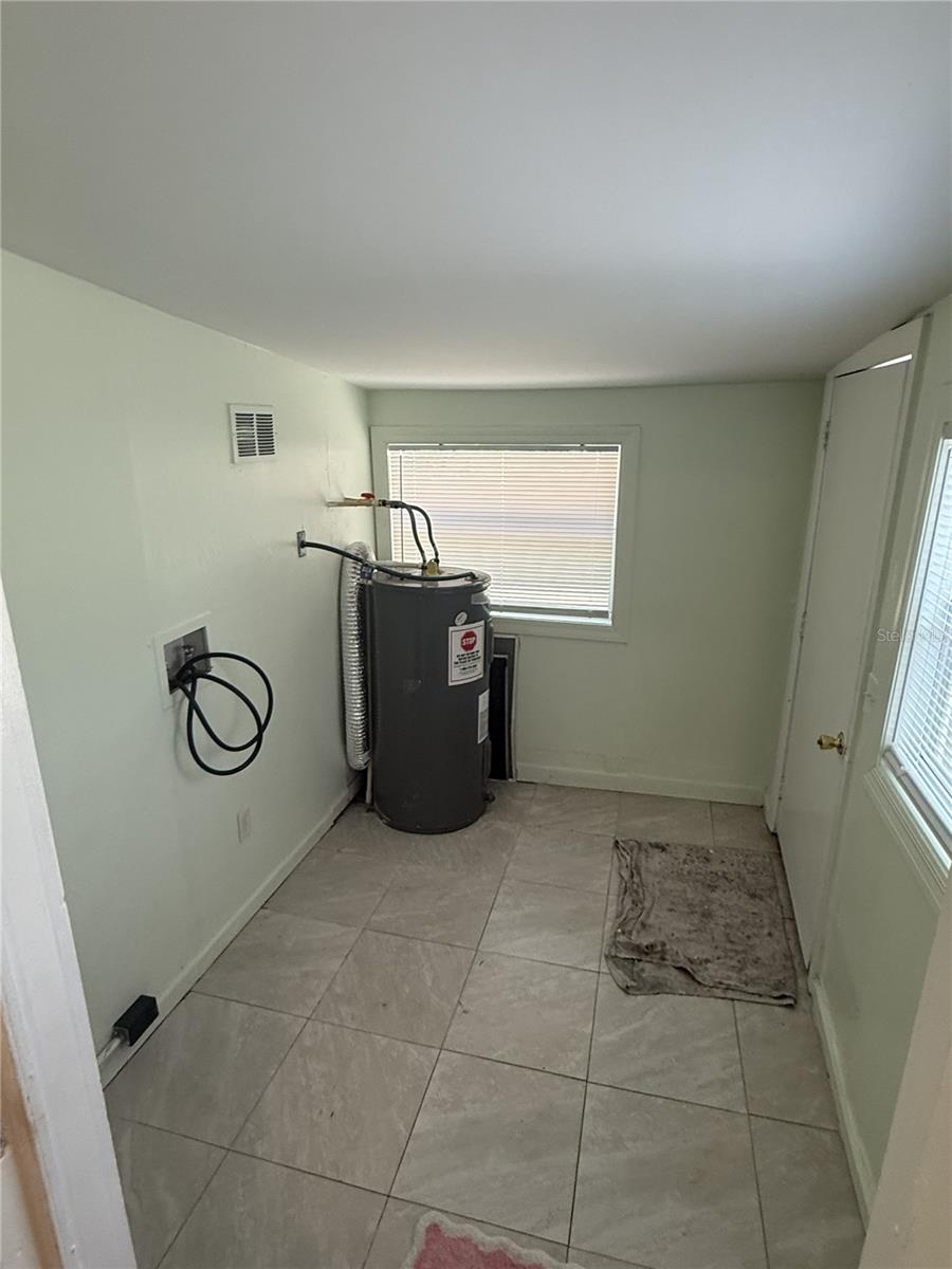 JOSLIN GROVE PARK - Residential Lease