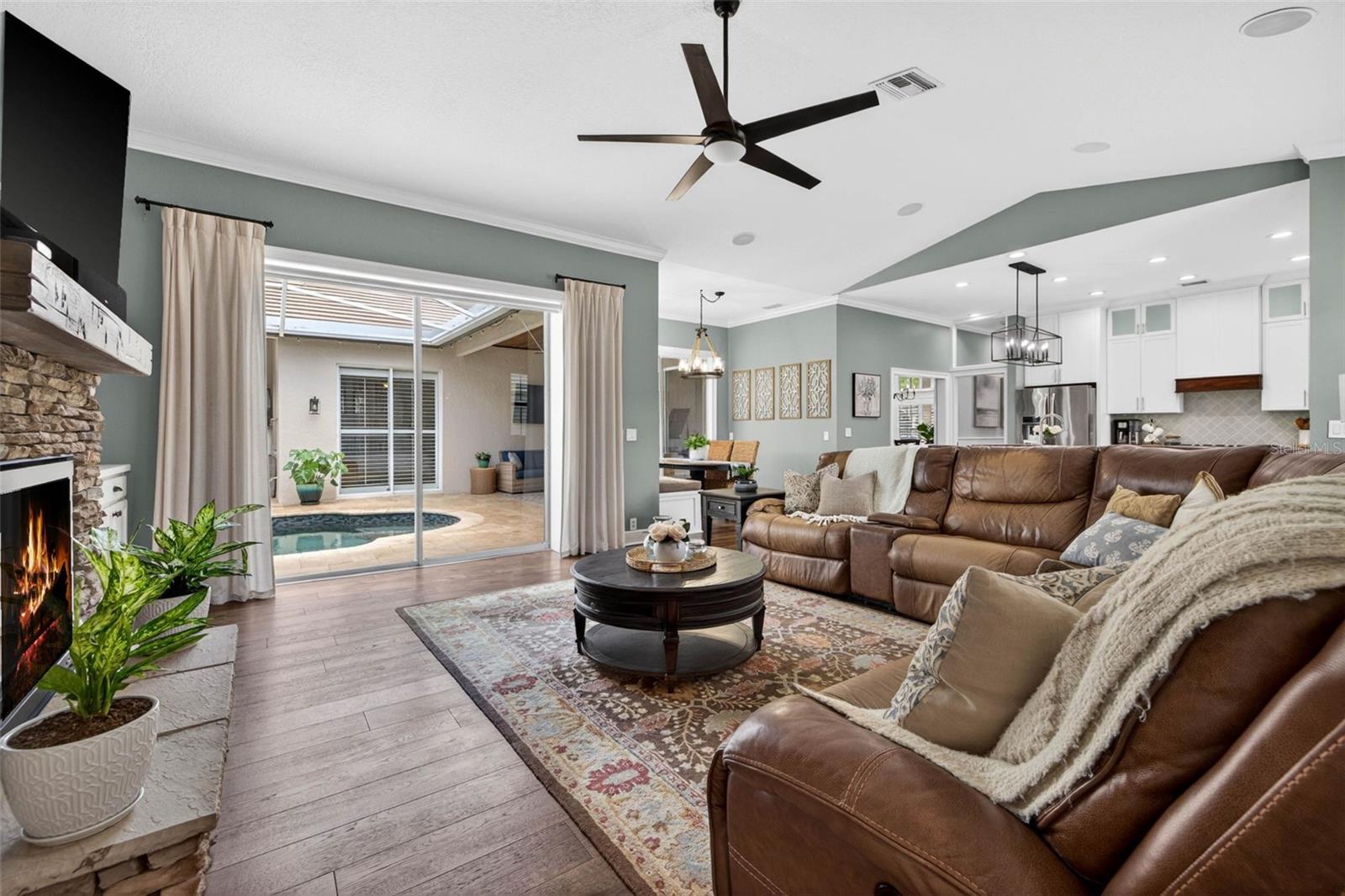 HUNTERS GREEN - Residential