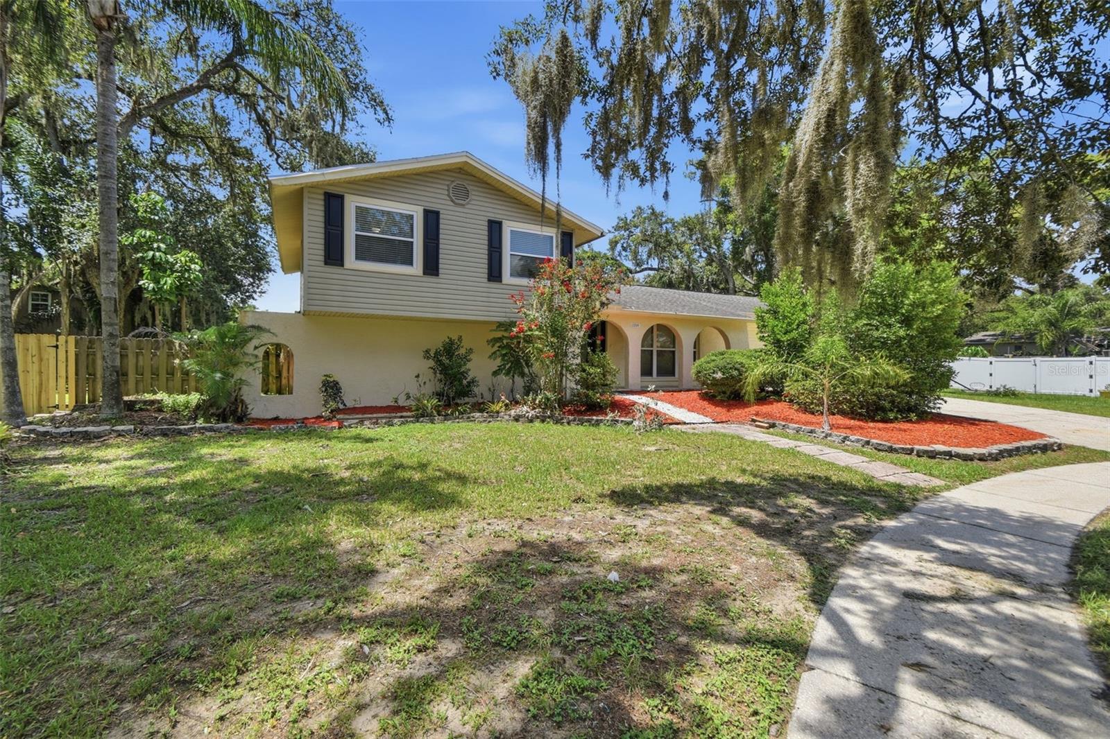 BRANDON LAKES - Residential