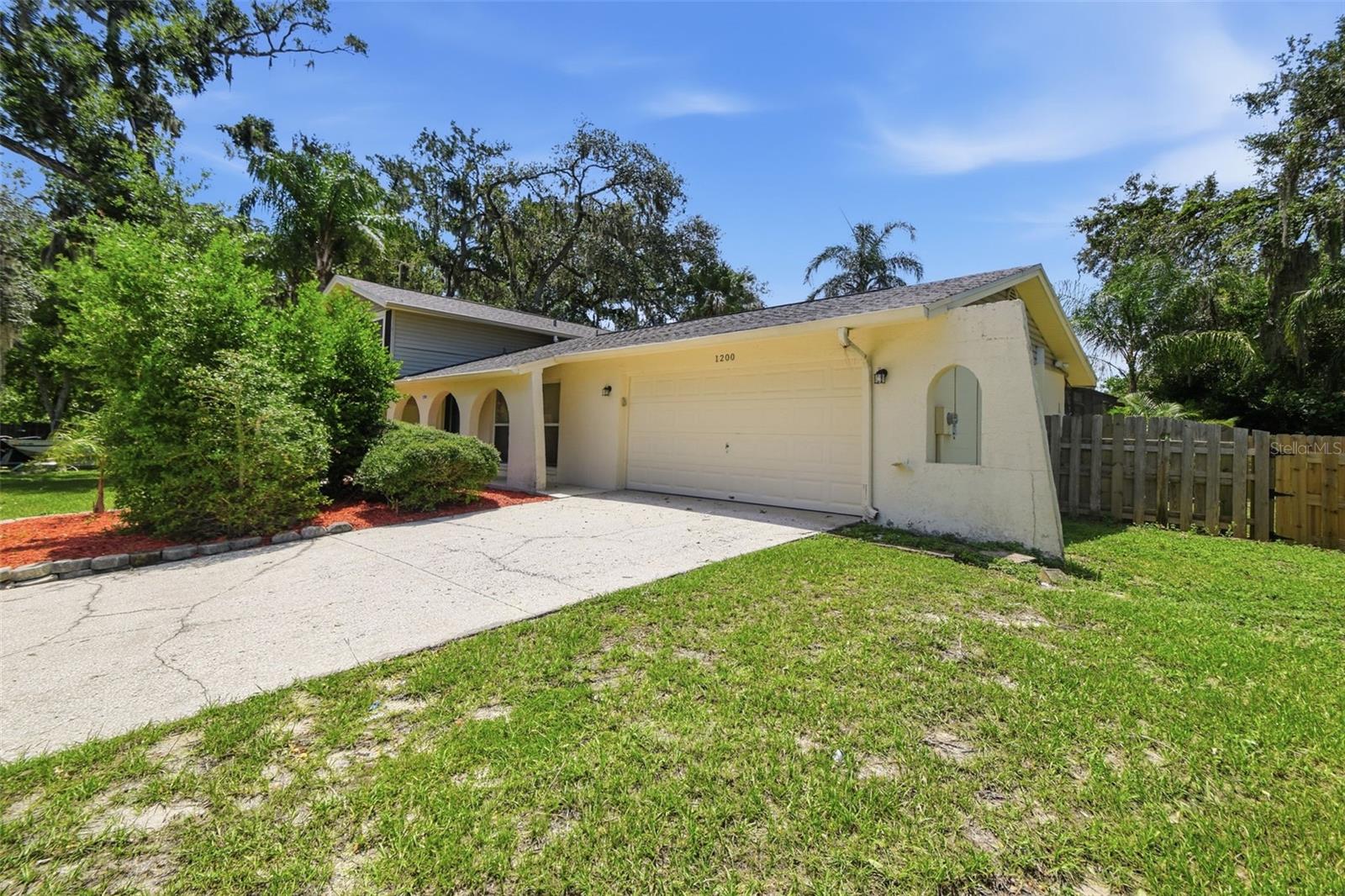 BRANDON LAKES - Residential