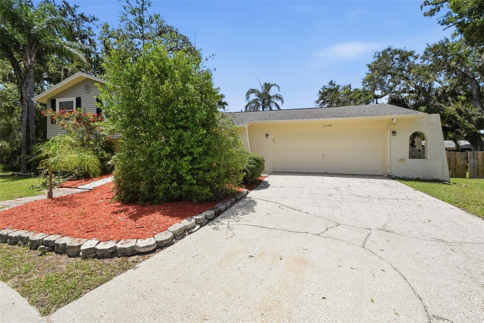 BRANDON LAKES - Residential