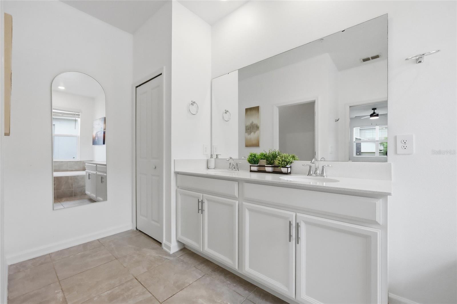 CHAMPIONSGATE CONDO 4 PH 22 & 23 - Residential