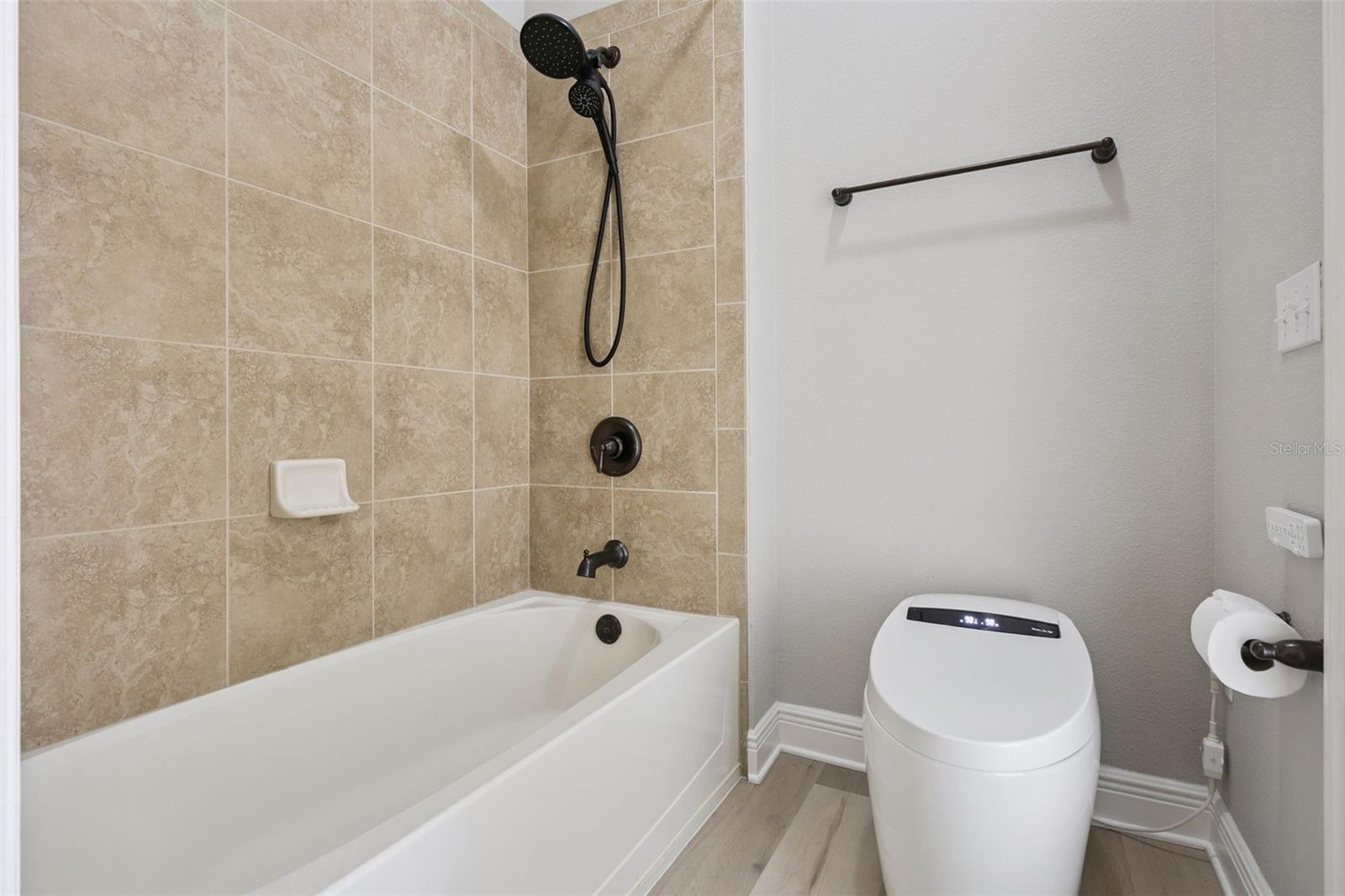 COLINA BAY - Residential