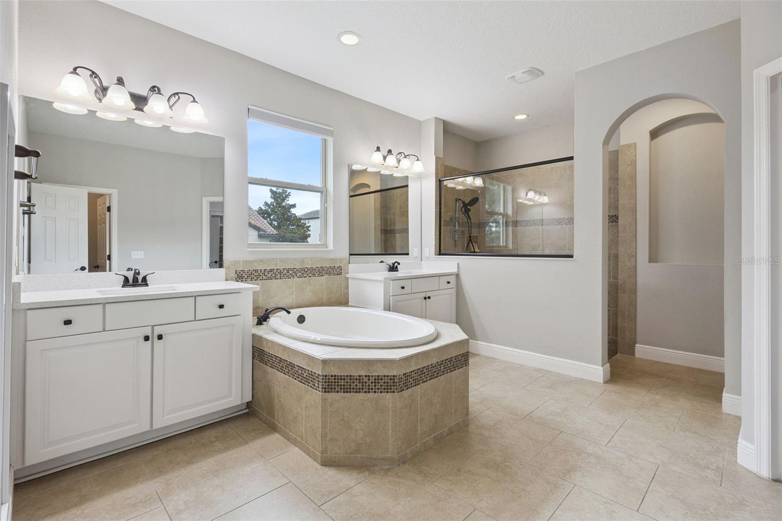 COLINA BAY - Residential