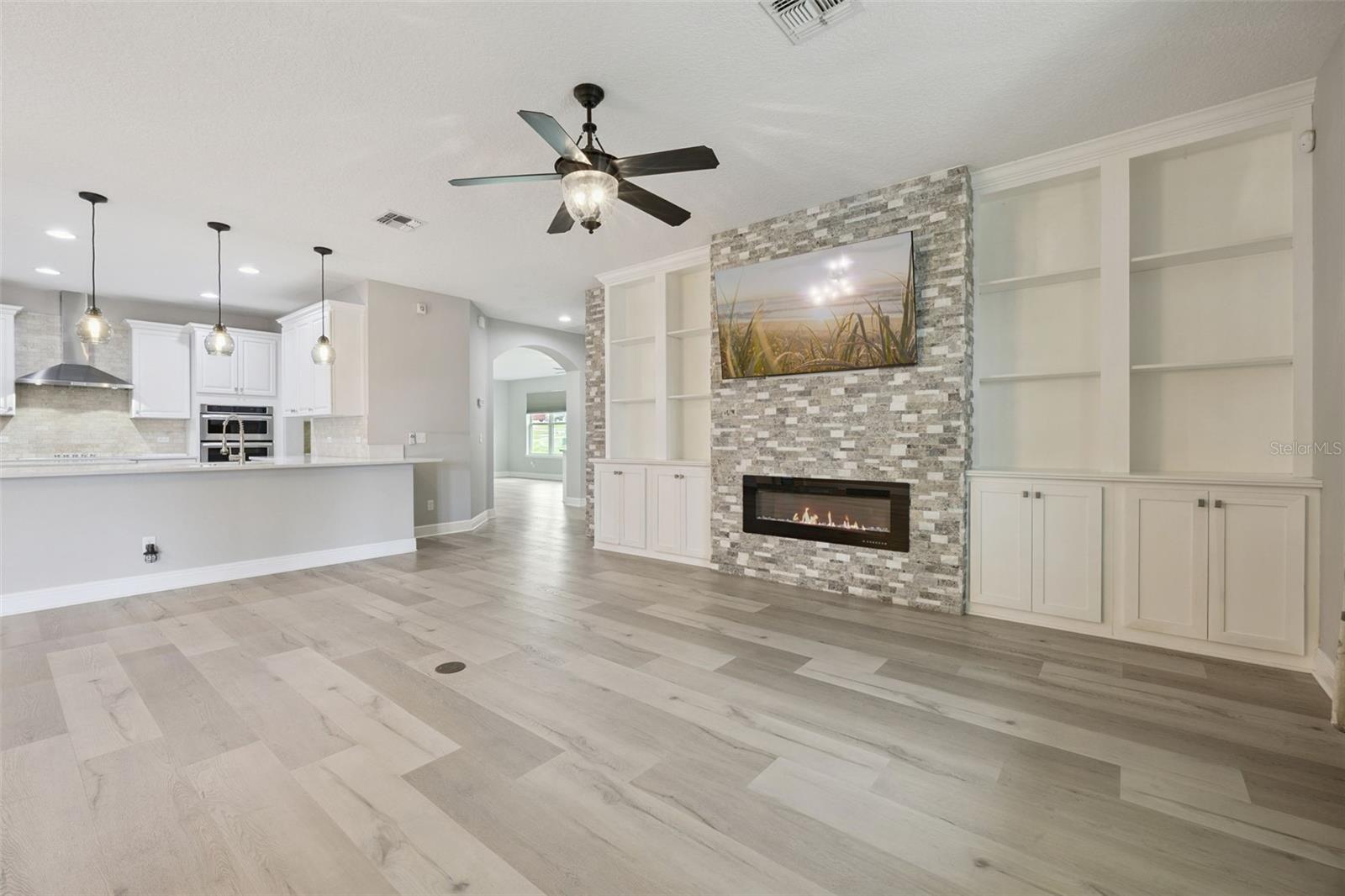 COLINA BAY - Residential